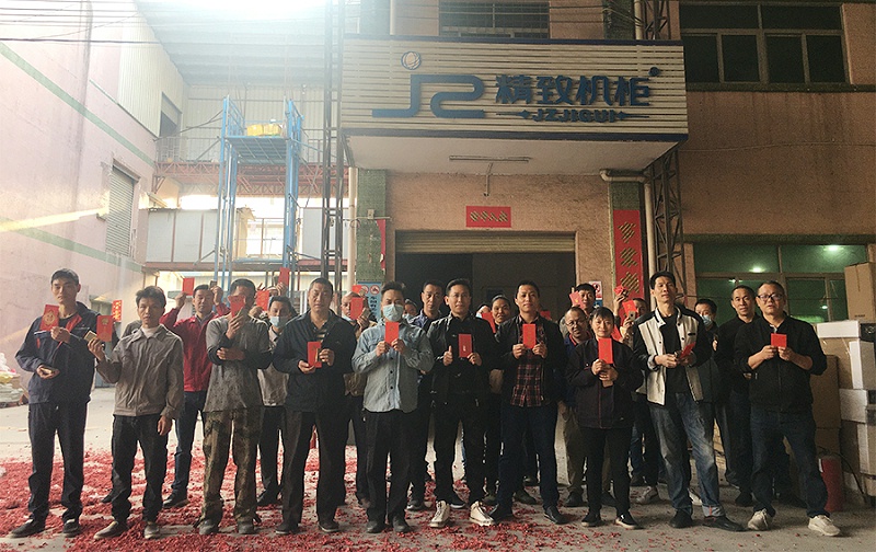 精致機(jī)柜工廠開(kāi)門紅