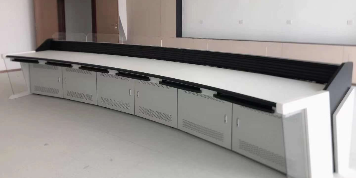 精致操作臺(tái)廠家為深圳某大型房企安裝監(jiān)控操作臺(tái)