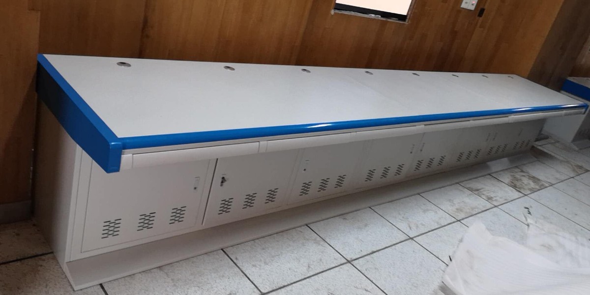 精致操作臺(tái)助力光明區(qū)玉律小學(xué)監(jiān)控中心項(xiàng)目